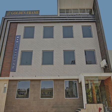 Townhouse Golden Frame Hotel Газиабад Екстериор снимка