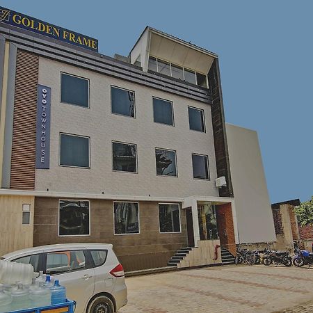 Townhouse Golden Frame Hotel Газиабад Екстериор снимка