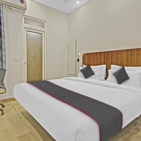 Townhouse Golden Frame Hotel Газиабад Екстериор снимка