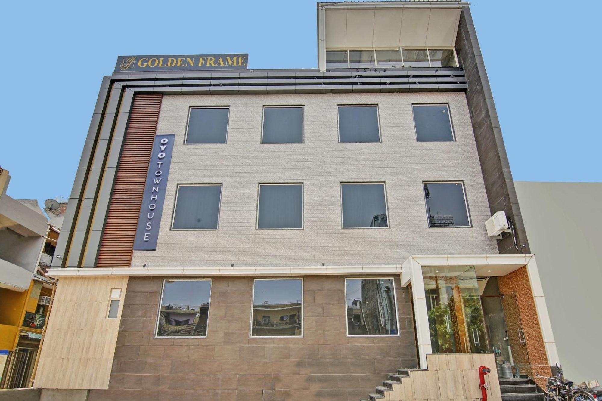 Townhouse Golden Frame Hotel Газиабад Екстериор снимка