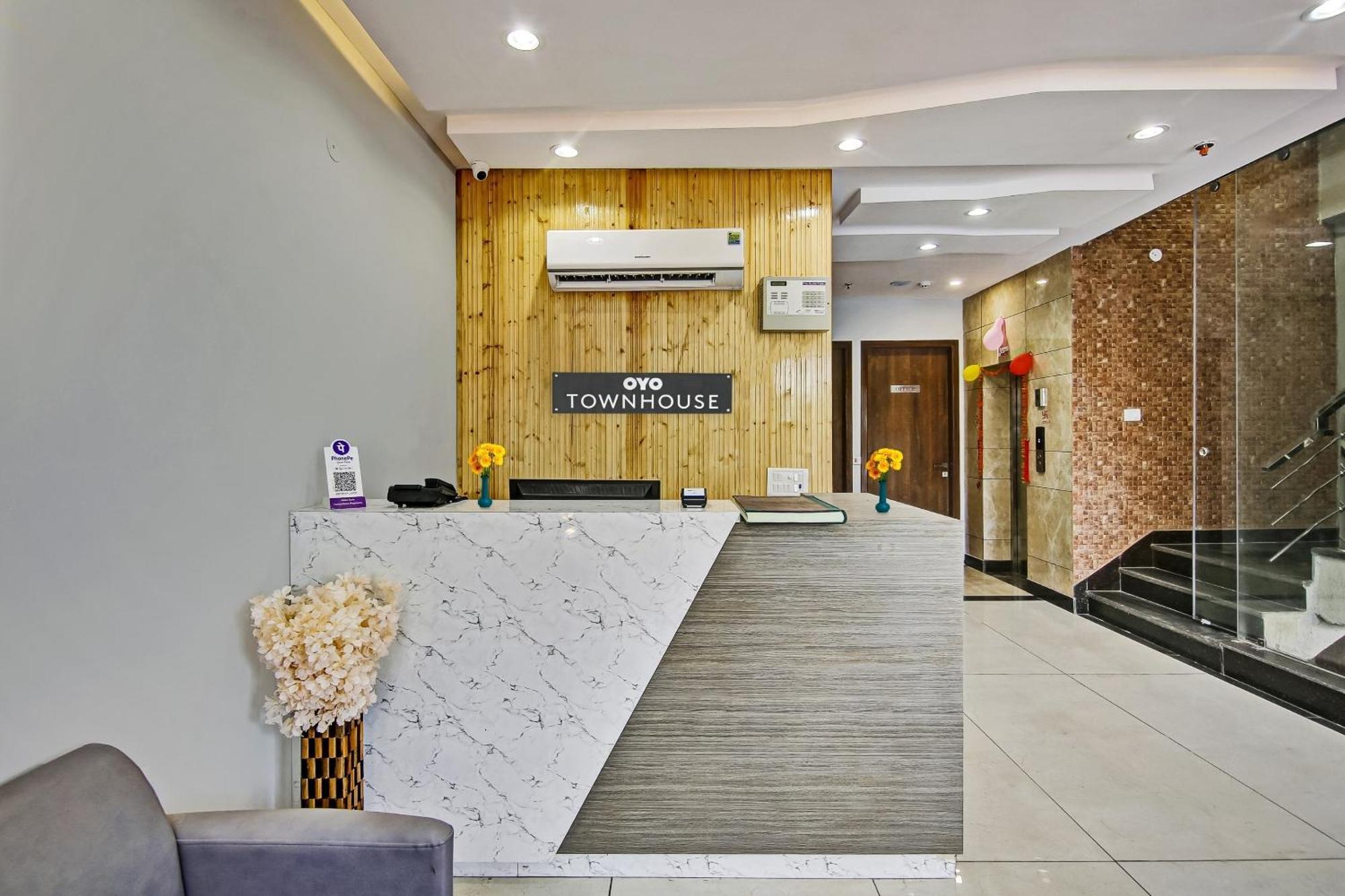 Townhouse Golden Frame Hotel Газиабад Екстериор снимка