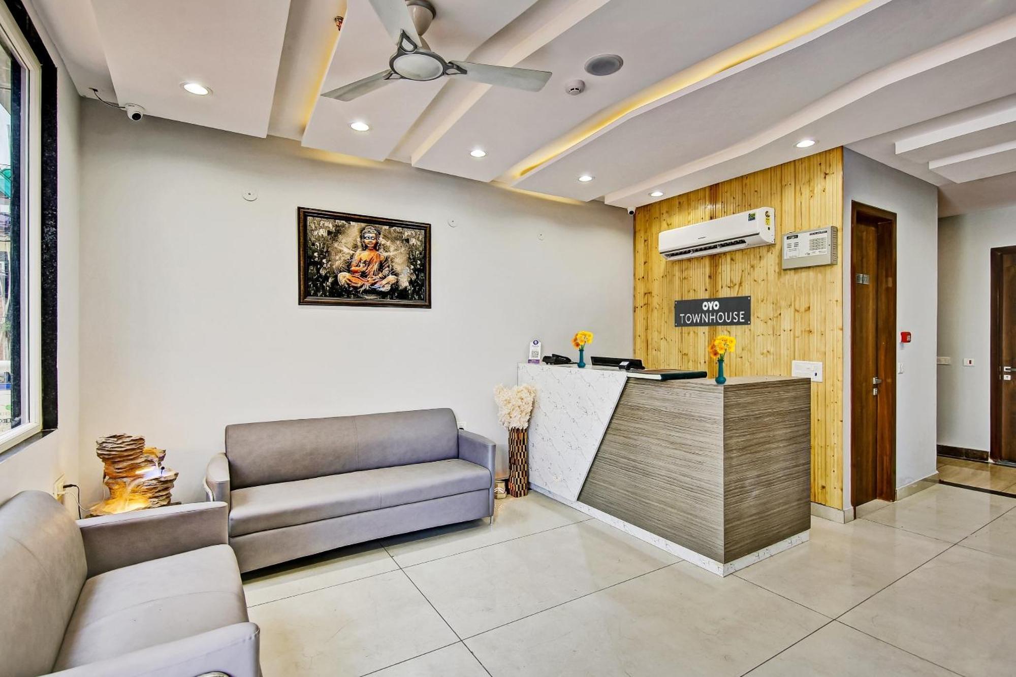 Townhouse Golden Frame Hotel Газиабад Екстериор снимка