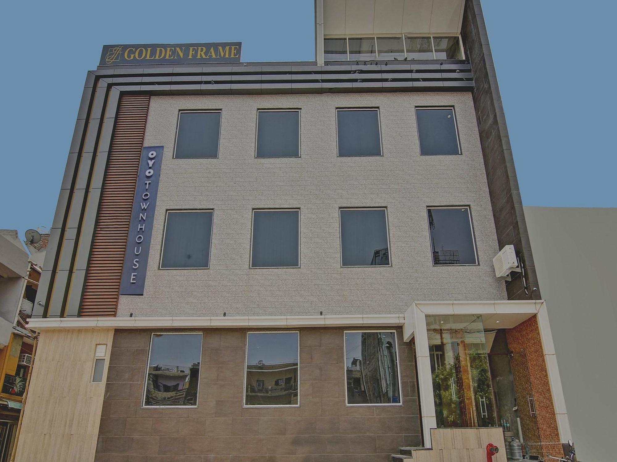 Townhouse Golden Frame Hotel Газиабад Екстериор снимка