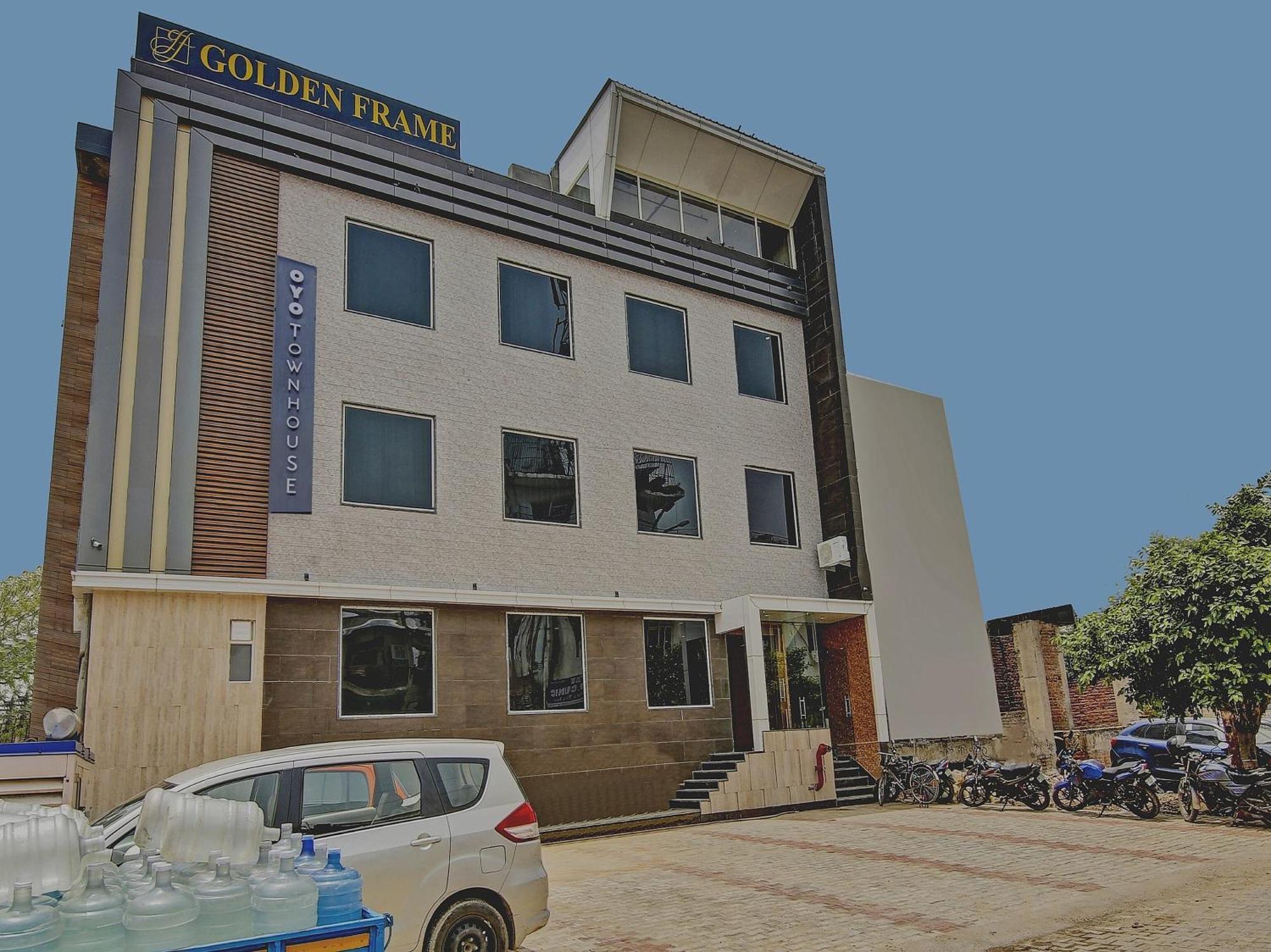 Townhouse Golden Frame Hotel Газиабад Екстериор снимка