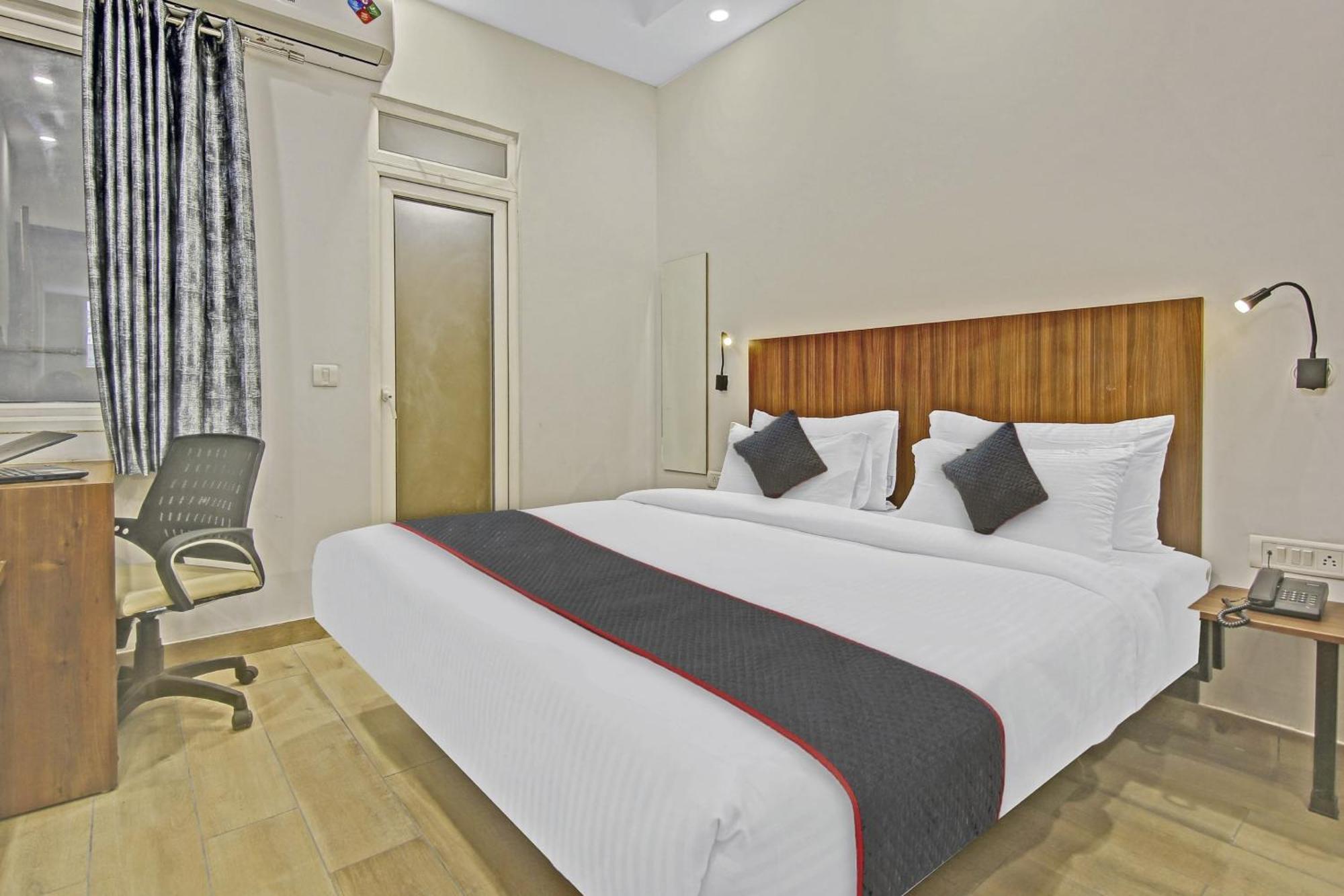 Townhouse Golden Frame Hotel Газиабад Екстериор снимка