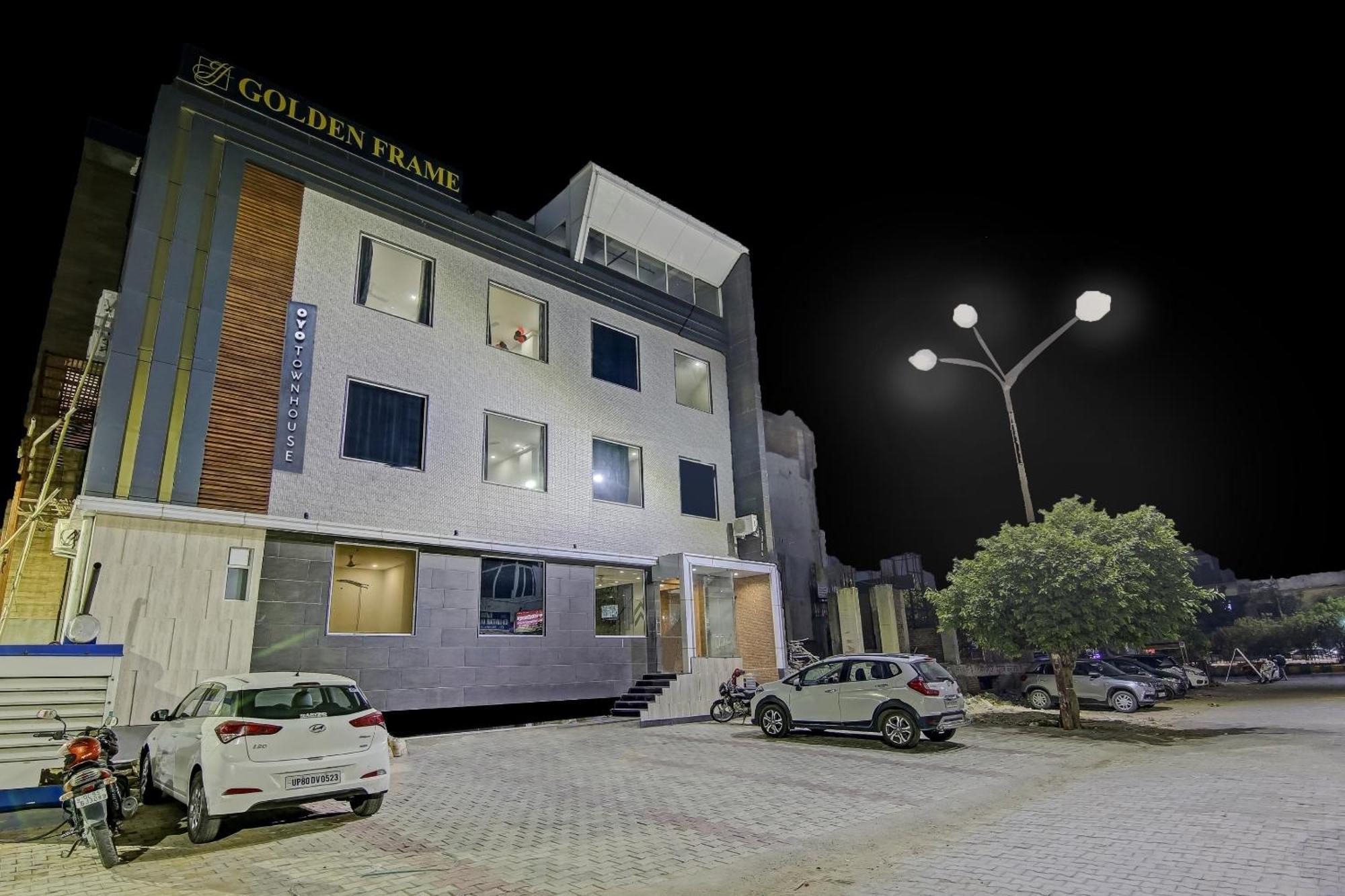 Townhouse Golden Frame Hotel Газиабад Екстериор снимка